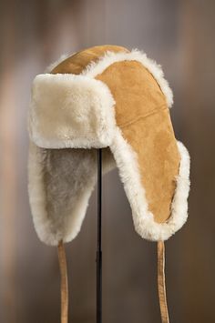 Crafted in genuine sheepskin double-faced from Spanish Merino sheep, this soft, protective hat gives you the premium insulation of sheepskin wool. Free shipping + returns. Trapper Hat Outfit, Fur Hat Pattern, Bennies Hats, Bad Dresses, Russian Hat, Fur Hats, Aviator Hat, Merino Sheep, Trapper Hat