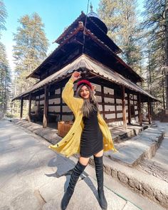 Winter Travel Outfit India, Kashmir Tour Outfits, Dresses To Wear In Kashmir Trip, Spiti Valley Outfit Women, Kashmir Outfit Ideas In June, Outfits For Hill Station Trip, Manali Outfit Ideas Women, Hill Station Outfit Ideas For Women, Darjeeling Outfit Ideas