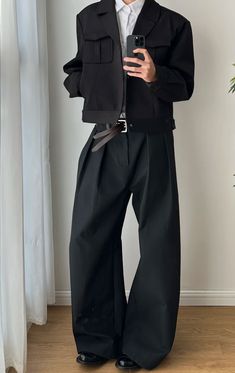 Oversized Suit Outfit Men, French Outfit Style Men, Male Style Aesthetic, Outfit Formal Hombre, Trousers And Loafers, Men In Sweaters, Smart Streetwear, Capsule Wardrobe Men, Outfit Retro