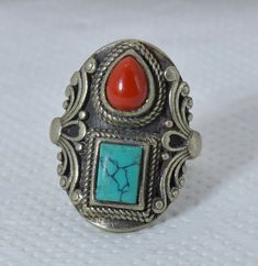 Bague Vintage en Argent Berbère avec Pierre Rouge et Turquoise - Bijoux Ethniques Africains Artisanaux,Silver Ring Moroccan Taille 7 US This exquisite vintage ring is crafted from silver and features vibrant red and turquoise stones. The unique design reflects African Berber ethnic artistry, with intricate detailing that adds depth and elegance to the piece. The pear-shaped red stone and square turquoise stone create a striking contrast, making this ring a true statement piece. The silver band i Traditional Adjustable Turquoise Ring As Gift, Adjustable Traditional Turquoise Ring As Gift, Traditional Turquoise Gemstone Ring, Traditional Handmade Rings For Festival, Bohemian Rings With Intricate Design, Traditional Adjustable Turquoise Ring For Gift, Traditional Silver Turquoise Ring, Traditional Adjustable Turquoise Ring, Traditional Handmade Turquoise Ring