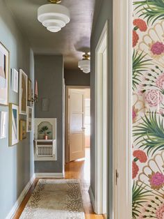 the hallway is decorated with wallpaper and pictures