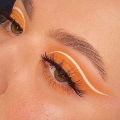 Colorful Eyeliner Ideas, Make Up Yeux, Makeup Ideas Aesthetic, Makeup Ideas For Prom, Color Eyeliner Makeup, Makeup Aesthetic Ideas, Makeup Bag Aesthetic, White Eye Makeup, Drawing Makeup