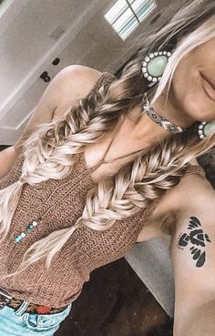 Western Hairstyles, Western Hair, Foto Cowgirl, Cute Country Outfits, Western Style Outfits, Mode Boho, Bohemian Tops, Long Blonde, Braid Hairstyles