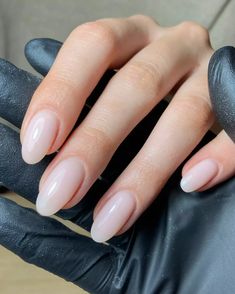 Si vous faites partie de celles qui ne peuvent pas vivre sans la sensation d’avoir des mains belles, propres et élégantes, vous saurez #elegant #nails Your Nails But Better, Natural Color Nails, Nails Bright, Royal Blue Nails, Nails Colorful, Summer Nail Ideas, Mini Macaron, Milky Nails