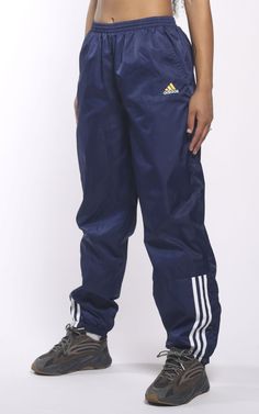 Adidas Vintage Pants, Frankie Collective, Adidas Windbreaker, Nylon Pants, Running Pants, Sporty Outfits, Vintage Adidas, Track Pants, Vintage Shops