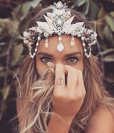 mermaid crown - Google Search Boho Mode, Bohol, Tiaras And Crowns, Hippie Chic, Burning Man, Hippie Style