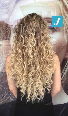 Naturally Curly Hair Blonde Balayage, Brown Curly Hair Blonde Balayage, Full Blonde Highlights Curly Hair, Blonde Balayage On Naturally Curly Hair, Curly Blonde Hair Balayage, Naturally Curly Balayage, Sandy Blonde Curly Hair, Blond Curly Hair Highlights, Blonde Curly Hair With Highlights