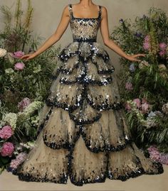 Dramatic Classy Dress, Crazy Dresses Beautiful, Big Elegant Dresses, Extravagant Dresses Evening, Extravagant Evening Gowns, Coolest Dresses Ever, Beautiful Gala Dresses, Extravagent Dress, Extravagant Prom Dress