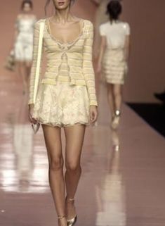 Runway Fashion Inspiration, Claudia Schiffer Runway, 2003 Runway, Harry Clarke, Looks Country