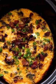 an omelet with bacon and green onions in the crock pot is ready to be eaten