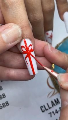 Diy Xmas Nails Easy, Candy Cane Nail Tutorial, Simple Christmas Nail Art Tutorial, Christmas Ornament Nails Art Designs, Step By Step Nail Art Christmas, Christmas Nail Designs Step By Step, Christmas Nails Diy Step By Step, Christmas Nail Designs For Beginners, Christmas Nails Step By Step Design