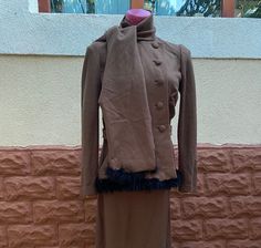 The item is in great condition Elegant Single-breasted Brown Sets, Brown Long Sleeve Office Suits, Classic Brown Office Wear Set, Fitted Single Breasted Brown Set, Fitted Brown Single Breasted Set, Fitted Brown Single-breasted Set, Elegant Brown Workwear Sets, Brown Winter Office Suits, Brown Long Sleeve Winter Sets