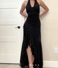 Thick Strapped Prom Dresses, Grunge Evening Dress, Black Grunge Prom Dress, Plain Black Dress Accessories, 90s Prom Dress Grunge Formal, Grunge Bridesmaid Dresses, 90s Grunge Dress Formal, 90s Black Prom Dress, Black 90s Prom Dress