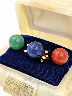 18k Interchangeable Gemstone Orb Ring - Gold Modernist Sphere Ring - Atomic Age Orb Ring - Amethyst Orb - Carnelian Orb - Tiger's Eye Orb ring in size 6 and re-sizable by your jeweler. What a special and fantastically rare piece of Atomic Age jewelry from the late 1960's to early 70's in great condition. A unique mod form design in 18k Yellow Gold with center screw for holding the gemstone orbs with 4 lobes extending above each shoulder. There's 6 12mm genuine gemstone orbs that have gold inner Yellow Gold Multi-stone Cabochons For Gift, Fine Jewelry Multi-stone Cabochons As Gift, Formal Natural Stones Gemstone Ring, Vintage Natural Stones Gemstones, Vintage Round Natural Gemstones, Sphere Ring, Wake Forest Nc, Wake Forest, Atomic Age