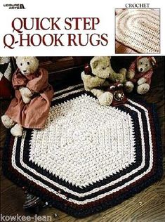 a crocheted rug with two teddy bears on it and the words quick step hook rugs