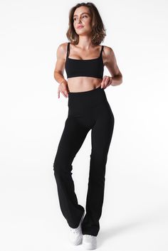 Our Cloud II Foldover Trouser is designed for the ultimate comfort whether you are enjoying your workout of the day or stopping by your favorite coffee shop. This pant offers medium support and compression to accentuate your assets. Sporty Bottoms With Built-in Bra And Stretch, Sporty Stretch Bottoms With Built-in Bra, Gym Bottoms With Built-in Bra And Stretch, High Waist Activewear With Built-in Bra For Workout, High Waist Yoga Activewear With Built-in Bra, Fitted Bottoms With Built-in Bra For Pilates, Seamless High Stretch Sports Pants, Sporty Workout Bottoms With Built-in Bra, Black 4-way Stretch Pants With Contoured Waistband