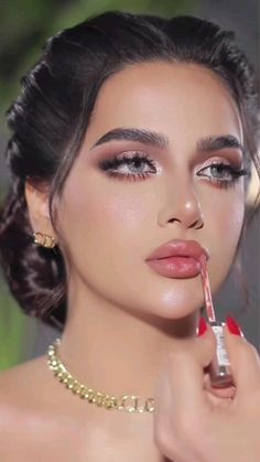 Makeup Looks For Nude Dress, Winter Formal Makeup, Quinceanera Makeup, Wedding Eye Makeup, Formal Makeup, Eye Makeup Pictures, Video Tiktok, Makeup Mistakes, Makeup Eye Looks