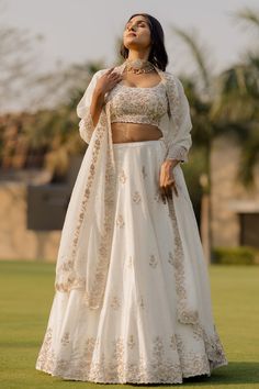 Buy White Bamberg Silk Embroidered Zardozi Round Floral Bridal Lehenga Set For Women by Anupraas by Nishant and Rahul Online at Aza Fashions. Indian Engagement Outfit, Floral Bridal Lehenga, White Blouse Designs, Ivory Lehenga, Sheer Dupatta, Lehenga Bridesmaid, Wedding Frocks, Bridesmaid Lehenga, White Lehenga