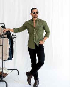 Casual Outfits For Men Summer, Green Shirt Outfit Men, Outfits For Men Summer, Black Jeans Outfit Fall, Men Smart Casual, Summer Outfits For Men, Casual Outfits For Men, Outfit Ideas Casual