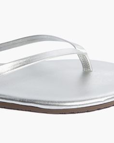 Just add going-out plans. A metallic take on the style that started it all. Handcrafted from soft Brazilian leather in a classic flip flop style. So throw on and go all out—we added a cushioned insole and rubber outsole for extra comfort. Pearl Beach, Flip Flops Style, Long Linen Dress, Body Milk, Leather Flip Flops, Round Toe Heels, Women's Footwear, Flip Flop, Flip Flop Sandals