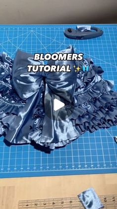 there is a piece of cloth that has been made into a skirt with the words bloomeers on it