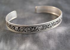 Super beautiful, hand-crafted bangle with a delicate pattern and the mantra "Om Mani Padme Hum" in Sanskrit. The individual syllables are arranged across the entire width of the bracelet. Handcrafted from Nepal. The bracelet is silver plated and has a width of approx. 0.9 cm. It can be adjusted to the wrist by bending it slightly. Since the bangle is made by hand, each piece is unique! Filigree Bangle, Star Bangle, Om Mani Padme Hum, Filigree Pattern, Sanskrit, Silver Engagement Rings, Mantra, Bangle Bracelets, Silver Plate