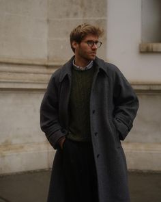 Mens Turtleneck Outfits, Turtleneck Outfit Men, Long Coat Men, Mens Turtleneck, Men Stylish Dress, Fall Outfits Men, Guys Clothing Styles, Winter Outfits Men