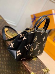 Peta Fashion Lu-Vi bags - 17428 A+ Excellent Quality copies; Contact us if you've any questions in your mind. Fan Fashion, Evening Clutch Bag, Tote Backpack, Evening Bags, Mini Bag, Louis Vuitton Bag, Contact Us, Fashion Bags, Paper Bag