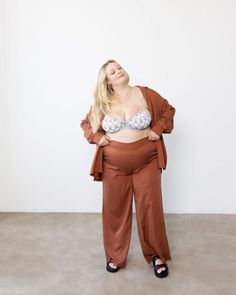 This plus size pant is ready for anything, from casual outfits to going out ensembles Tencel Pants, Special Style, Plus Size Pants, Elegant Outfit, Plus Size Dress, Adele, Everyday Look, Leg Pants, The Knee