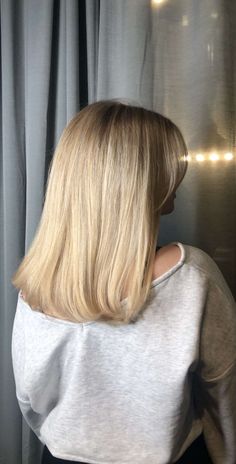 Light Blonde Mid Length Hair, Mid Long Blonde Hair, Blonde Midi Hair, Short U Cut Hair, Collarbone Blonde Hair, Blonde Haircuts Medium, Blonde Long Bob Hairstyles, Straight Blonde Haircut, Midi Bob Haircut