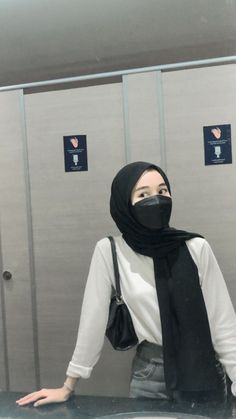 Outfit Hijab Simple, Ootd Hijab Simple, Ootd Hijab Style, Ootd Simple, Outfit Hijab Casual, Ootd Poses, Simple Hijab, Muslim Fashion Hijab Outfits, Casual Hijab Outfit