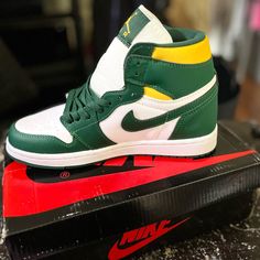 Kids 3.5-6 Jordan 1 Colors, Shoes Jordan 1, Jordan Green, Shoes Jordan, Kids Jordans, Jordan Shoes, Jordan 1, Green Yellow, Kids Shoes