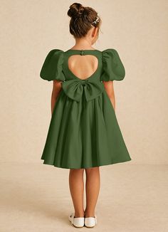 Muffin showcases a charming A-line shape in matte satin, featuring a stylish square neckline and a convenient zipper closure adorned with covered buttons. Finished with lovely bows, this dress is a delightful blend of elegance and whimsy for any young bridesmaid. Satin A-line Dress With Bow, Green Satin Square Neck Dress, A-line Puff Sleeve Dress For Party, Party Dress With Bow Tie Back And Square Neck, Green Puff Sleeve Dress With Square Neck For Parties, Fitted Green Dress With Bow Tie Back, Chic Dress With Bow Detail, Puff Sleeve Dress With Bow For Party, Fitted A-line Dress With Bow Straps