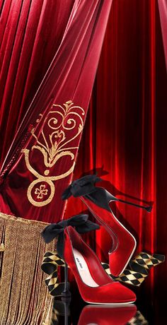 A Night At The Opera, Fantastic Shoes, Opera Gloves, Masquerade Ball, Wonderful Images, Color Textures, Red Shoes, Red And Gold, Shades Of Red