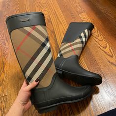 Burberry Rain Boots Size 38 100% Authentic Burberry Rain Boots, Burberry Shoes, Tan Brown, High Boots, Rain Boots, Bootie Boots, Burberry, Ankle Boots, Women Shoes