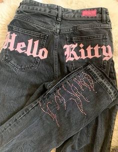 Y2k Baggy Clothes, Hello Kitty Jeans, Hello Kitty Pants, Hello Kitty Outfit, Mcbling Fashion, Images Hello Kitty, Kitty Clothes, Hello Kitty Clothes, 2000s Clothes