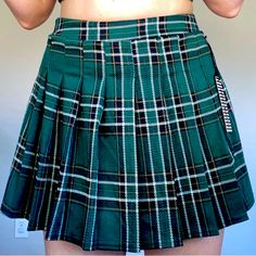 Never Worn Green Fall Skirt For School, Casual Skirt For Halloween Alternative Fashion, Green Skirt For School In Fall, Harajuku Mini Skirt For Halloween, Trendy Green Mini Skirt For School, Green Skater Skirt, Skirt Grunge, Preppy Goth, Grunge Preppy