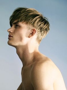 When every haircut in my feed but this one is an undercut, I find myself thinking this is the next trend in men's hair. Short Sides Long Top, Popular Mens Hairstyles, Undercut Men, Trendy Mens Haircuts, Long Hair On Top, Top Hairstyles, Super Hair, Popular Haircuts