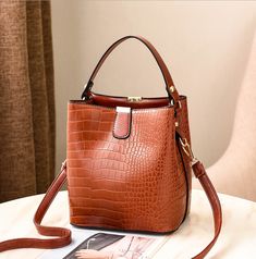 Style: women's handbagFabric texture: PULining texture: polyesterPackage internal structure: ID bag, mobile phone bag, zipper pocket Crocodile Handbags, Tas Bahu, Bucket Handbags, Commuter Bag, Handbag Patterns, Crocodile Pattern, Crocodiles, Crocodile Leather, Shoulder Messenger Bag