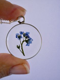 "Our Arrowhead Frame has a modern bohemian feel and is available in a variety of real preserved botanicals. Choose from 24k gold plated or .999 sterling silver plated. The Dandelion Seed symbolizes wishes. The Fern is a symbol of sincerity Forget-me-nots are known as a symbol of lasting friendship, love, and remembrance Lavender is a symbol of devotion Pendant hangs from a gold or silver plated chain, available in 26\" or 30\" lengths. Choose from plain chain or satellite chain, see picture for Delicate Flower Birth Flower Jewelry, Delicate Pressed Flower Jewelry, Nature-inspired Birth Flower Round Pendant Necklace, Nature-inspired Flower Necklace With Round Pendant, Minimalist Birth Flower Necklace Keepsake, Birth Flower Round Pendant Necklace For Keepsake, Nature-inspired Round Pendant Flower Necklace, Botanical Style Jewelry With Birth Flower Pendant, Botanical Jewelry With Birth Flower Pendant