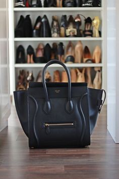 celine luggage tote Tas Celine, It Bag, Celine Luggage, Handbag Heaven, Black Leather Tote, Mode Inspo