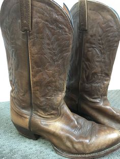 Vintage brown leather western cowboy boots size 9.5 well worn but still in great shape Toe to wall insole 11.5 Inches Ball of foot 4 Inches Height 13 inside Calf circumference 15 Inches Mens Western Boots, Kimono Sleeve Top, Cowboy Boots Mens, Veiled Hats, Mens Western, Western Boots For Men, Vintage Veils, Disco Shirt, Boots Vintage