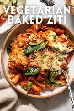 Vegetarian Baked Ziti features layers of al dente pasta, rich marinara sauce, and a savory herb-infused ricotta. You'll love this satisfying take on classic Italian baked pasta. It's a meatless dinner that's hearty, comforting, and full of flavor the entire family will love! Vegetarian Baked Ziti, Baked Ziti With Ricotta, Meatless Monday Recipes, Vegetarian Bake, Baked Pasta, Savory Herb