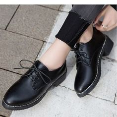 Lace-up Oxford Shoesmeasurement is cm.Product Information Material: Upper: Patent Leather, PUOutsole: Rubber, TPULining: PU Color: Glossy - Black Derby Shoes Women Outfit, Black Oxford Shoes Women, Shoes Women Outfit, Derby Shoes Women, Oxford Shoes Women, Women Brogues, Oxford Shoes Style, Black Oxford Shoes, Women Flats