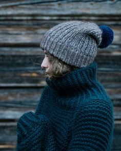 a man wearing a gray and blue knitted hat