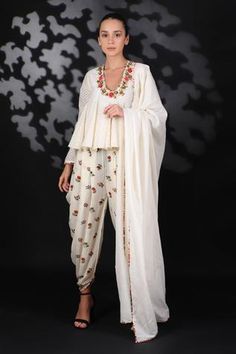 Shop for Nikasha White Handwoven Cotton Jamdani Printed Dhoti Pant Set for Women Online at Aza Fashions Scalloped Dupatta, Dhoti Pants, White Kurta, New Address, Embroidered Neckline, Indian Fashion Designers, Hand Painting, U Neck, Pant Set