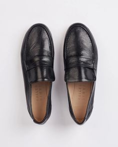 Jamie Haller's signature Penny Loafer in black Italian Calfskin Inspired by the handsome lines of a 70’s Italian men's loafer with the understated casual soul of a slipper Jamie Haller, Brentwood Country Mart, Italian Loafers, Dior Atelier, Italian Men, Wide Shoes, Penny Loafer, Leather Slippers, Small Accessories