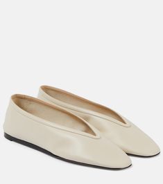 Luna leather slippers in neutrals - Le Monde Beryl | Mytheresa Shoes Trending, Arch Support Sandals, Spring Sunglasses, Velvet Slippers, Shoe Crafts, Black Ballet Flats, Classic Bags, Leather Slippers, Evening Shoes