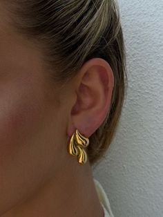 Earrings 2024, Modern Gold Jewelry, Formal Jewelry, Golden Earrings, Golden Jewelry, Jewelry Fashion Trends, Classy Jewelry, Stacked Jewelry