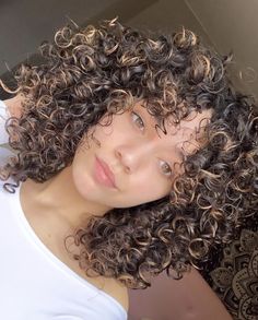 Bold Hair Color Ideas for Curly Hair Bold Hair Color Ideas, Color Ideas For Curly Hair, Crazy Curly Hair, 3a Curly Hair, Long Layered Curly Hair, Ideas For Curly Hair